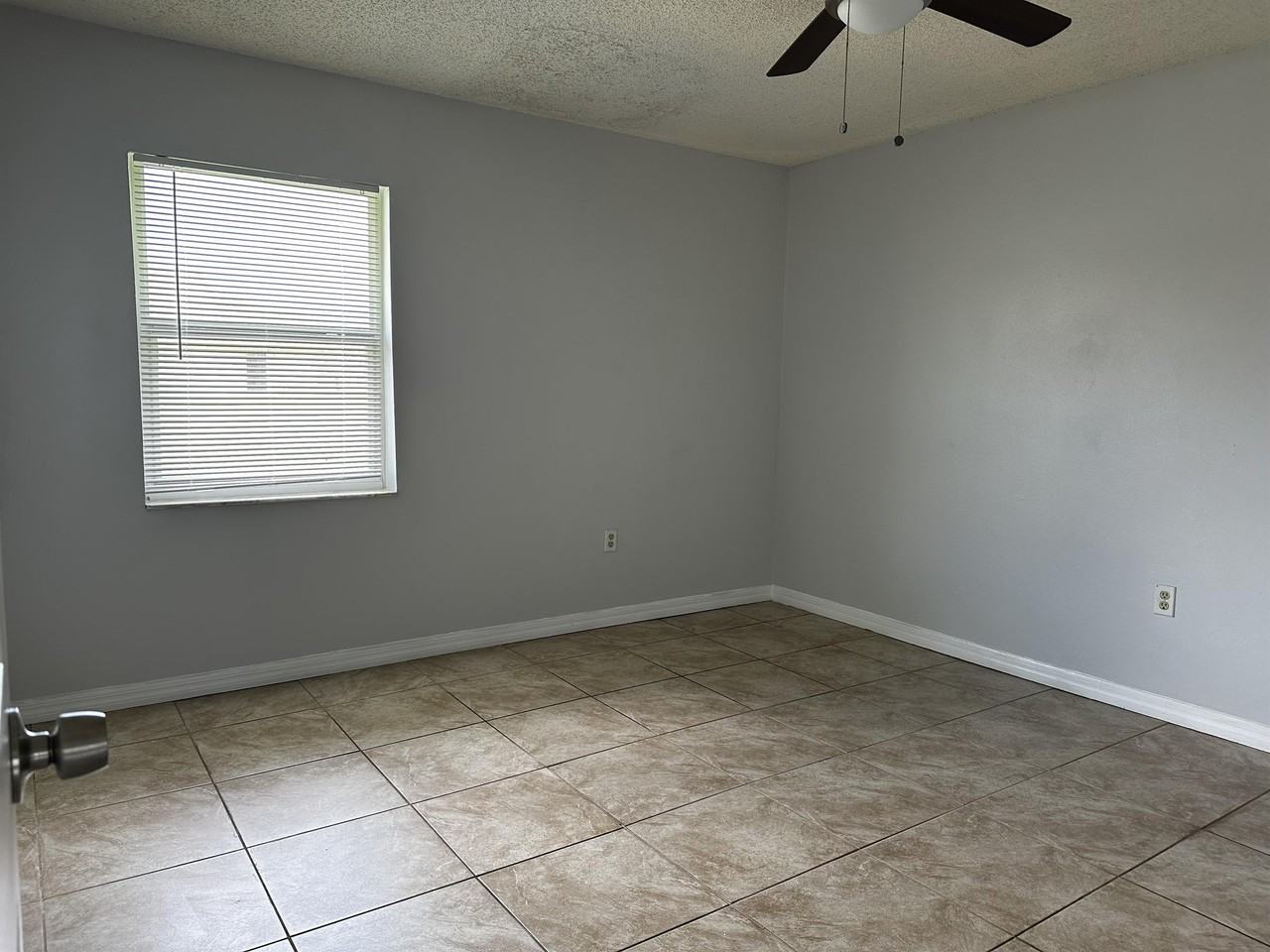 1476 Temple Dr #C - Photo 5 of 9