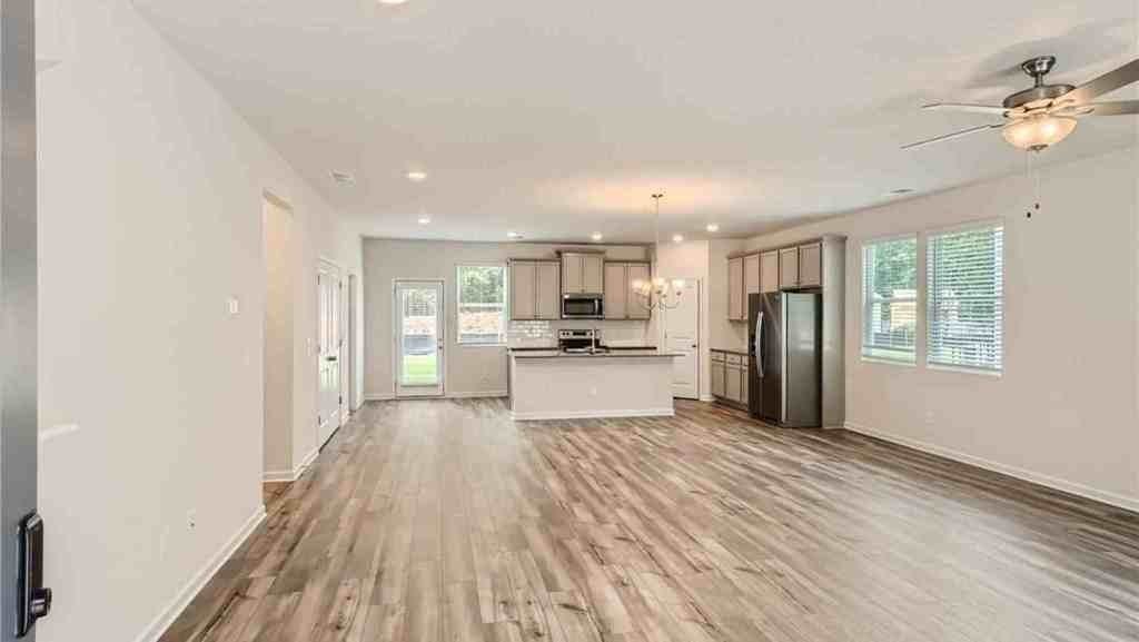 1065 Thomasville Estate Dr - Photo 2 of 5