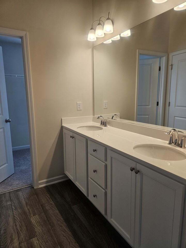 1065 Thomasville Estate Dr - Photo 3 of 5