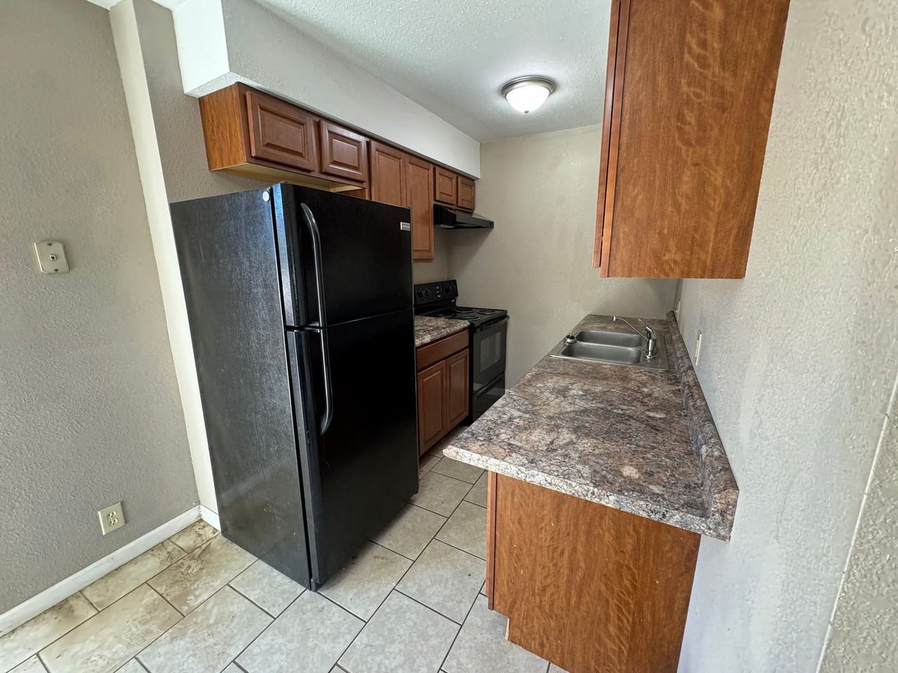 230 Se 121st Rd #1 - Photo 5 of 11