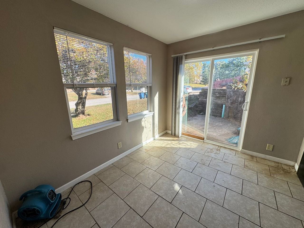 230 Se 121st Rd #1 - Photo 6 of 11