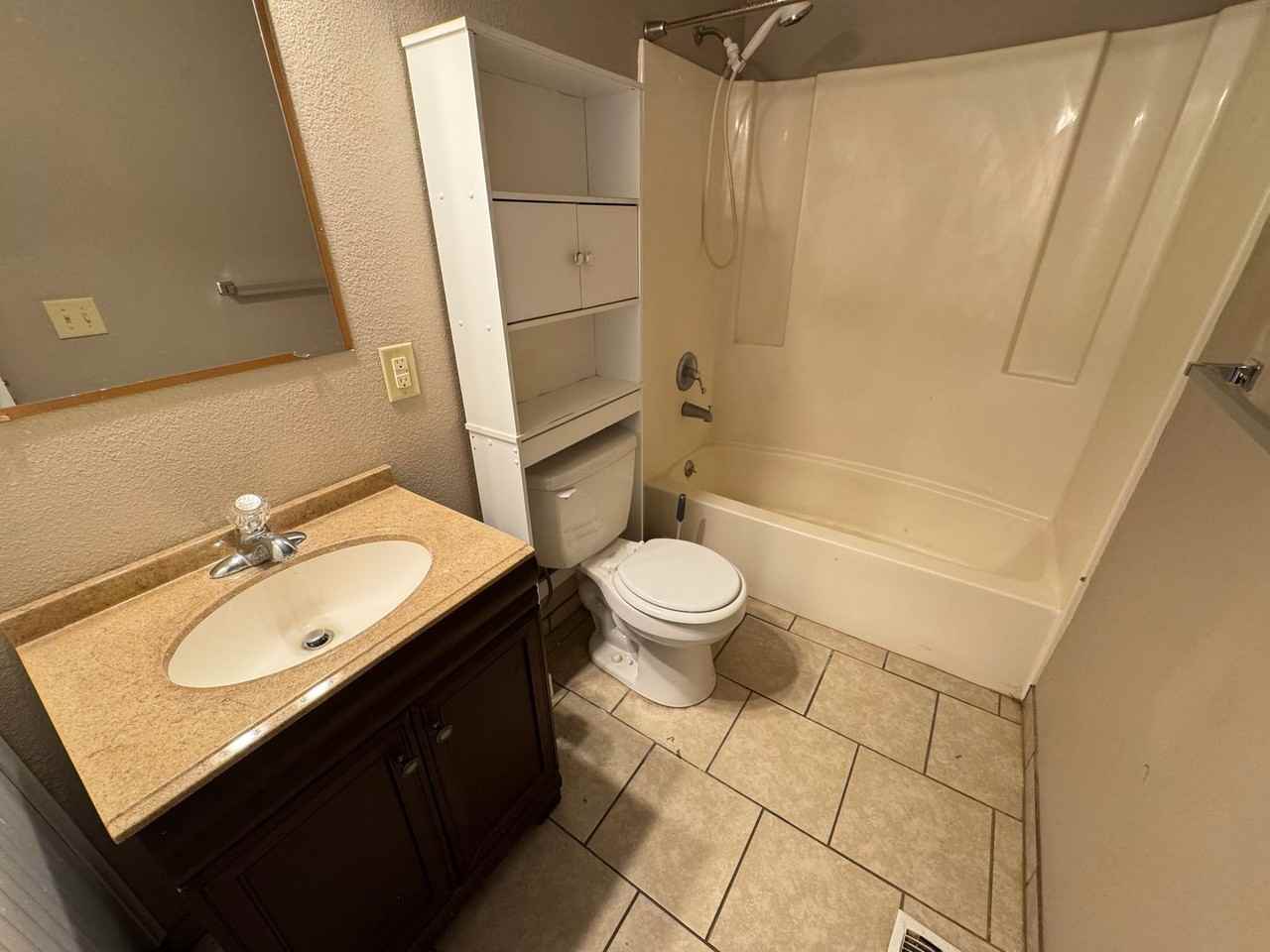 230 Se 121st Rd #1 - Photo 7 of 11