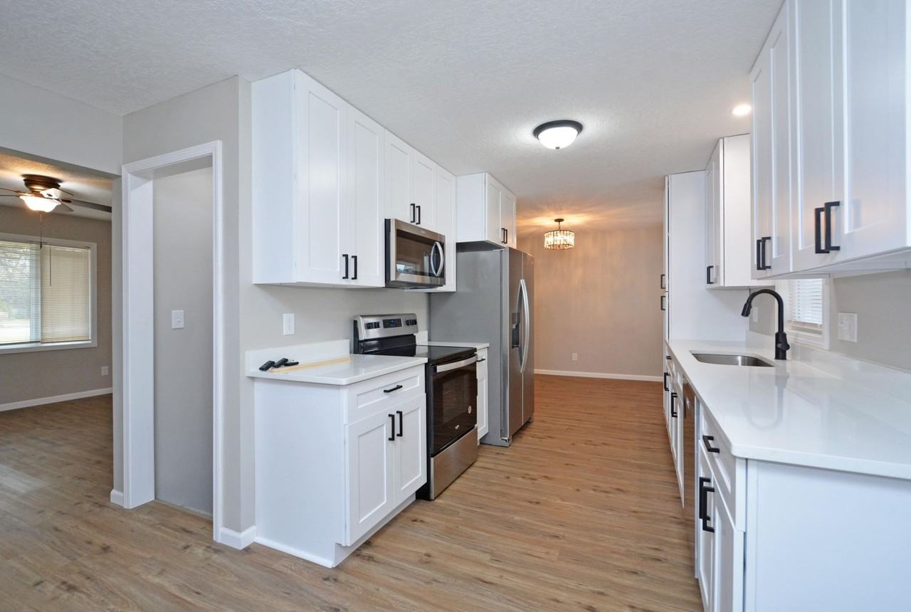 697 Main St - Photo 3 of 22