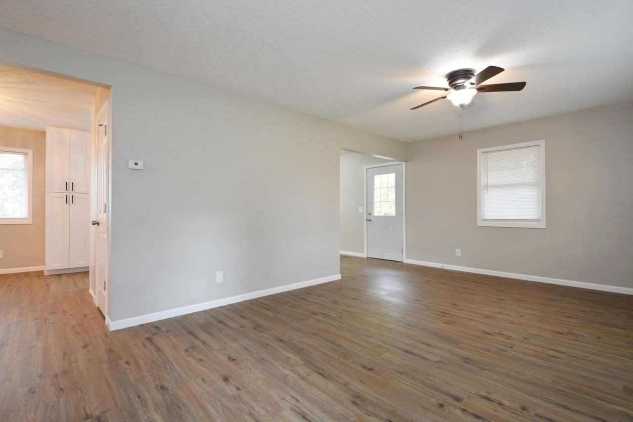 697 Main St - Photo 6 of 22