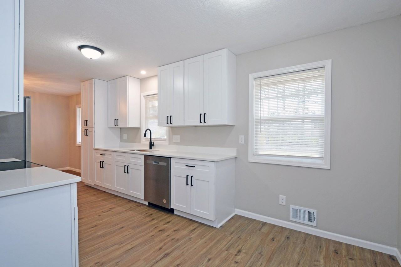 697 Main St - Photo 4 of 22