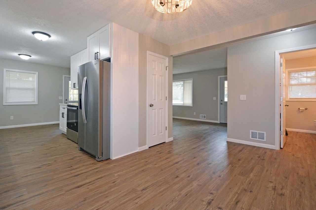 697 Main St - Photo 5 of 22