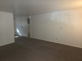 EL774-ThreeSamsPartners - Photo 1 of 1