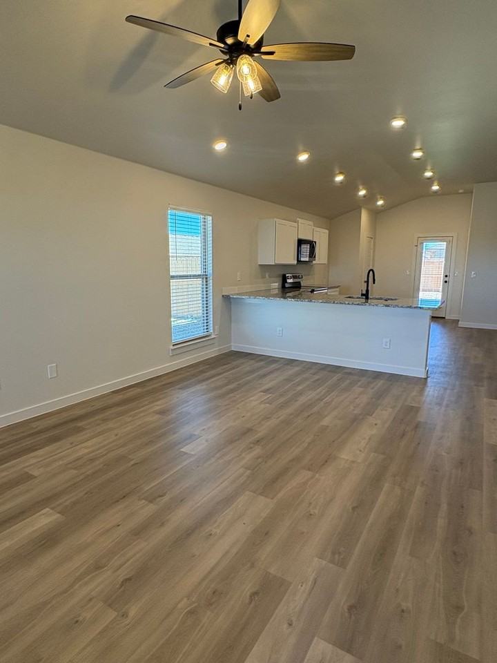 2129 Langford Ave - Photo 2 of 7