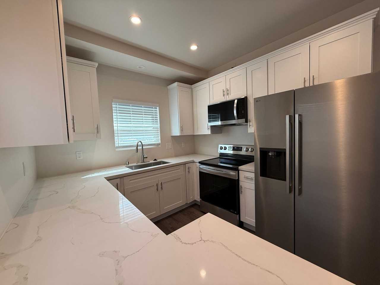 5106 E Falls View Dr - Photo 7 of 19