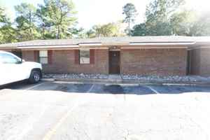 featured image of 2314 Lakeshore Dr