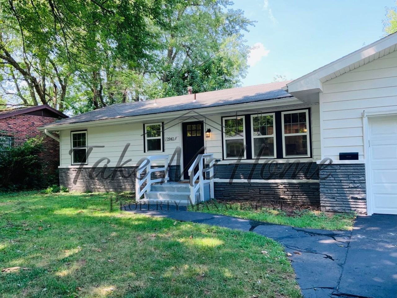 1941 S Sagamont Ave - Photo 3 of 20