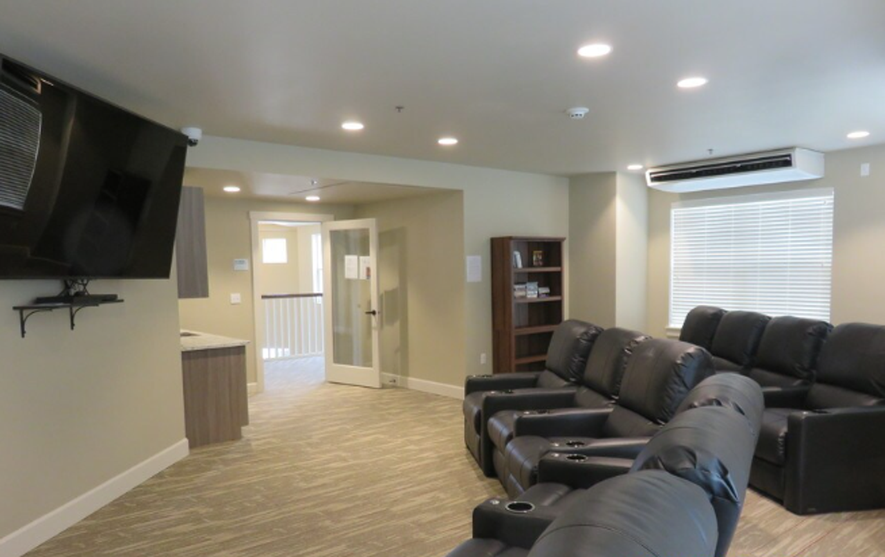 Silver Leaf Residences 1 - Photo 4 of 42