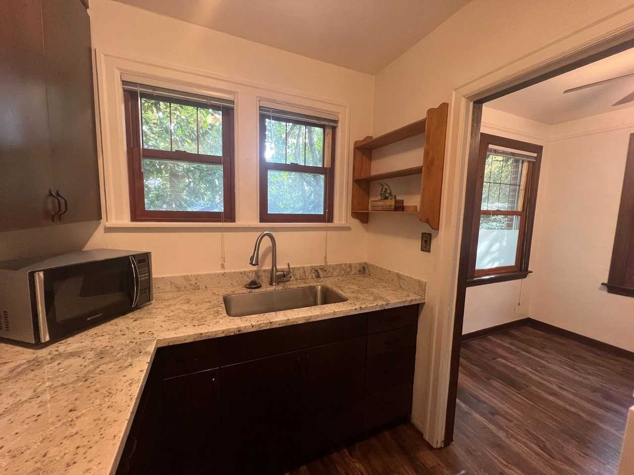 411 Boylston Ave E - Photo 6 of 22