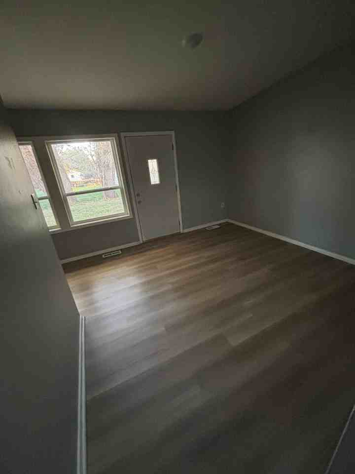 1348 Vandenburg Cir - Photo 5 of 6