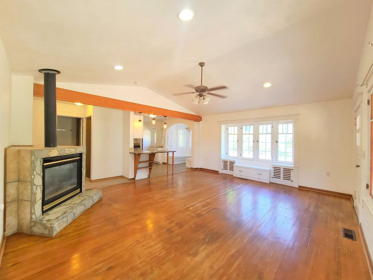 9212 East Wellesley Avenue - Photo 4 of 37