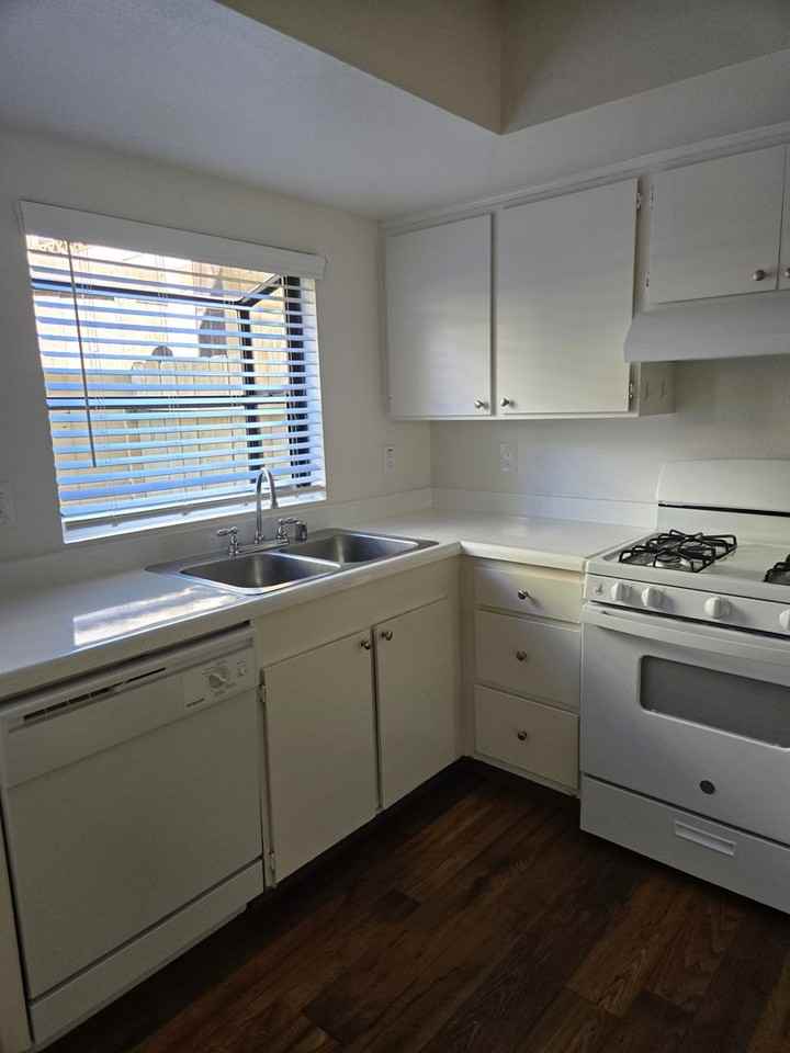 Vista La Mesa Apartments - Photo 2 of 24