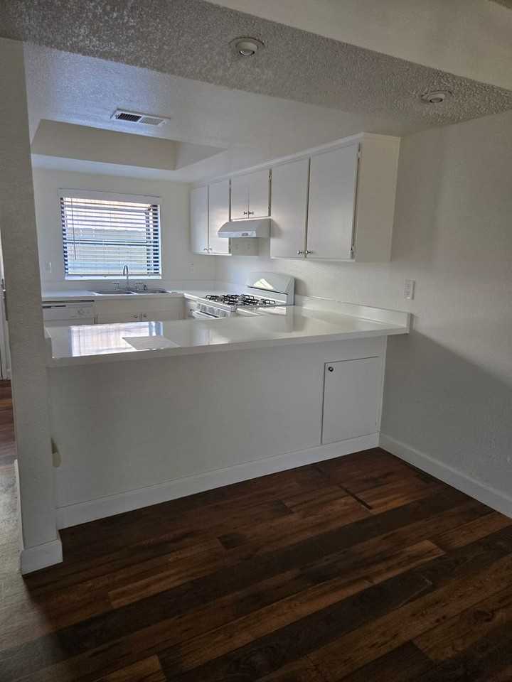 Vista La Mesa Apartments - Photo 3 of 24