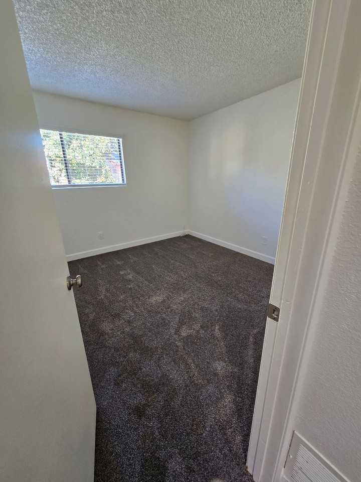 Vista La Mesa Apartments - Photo 6 of 24