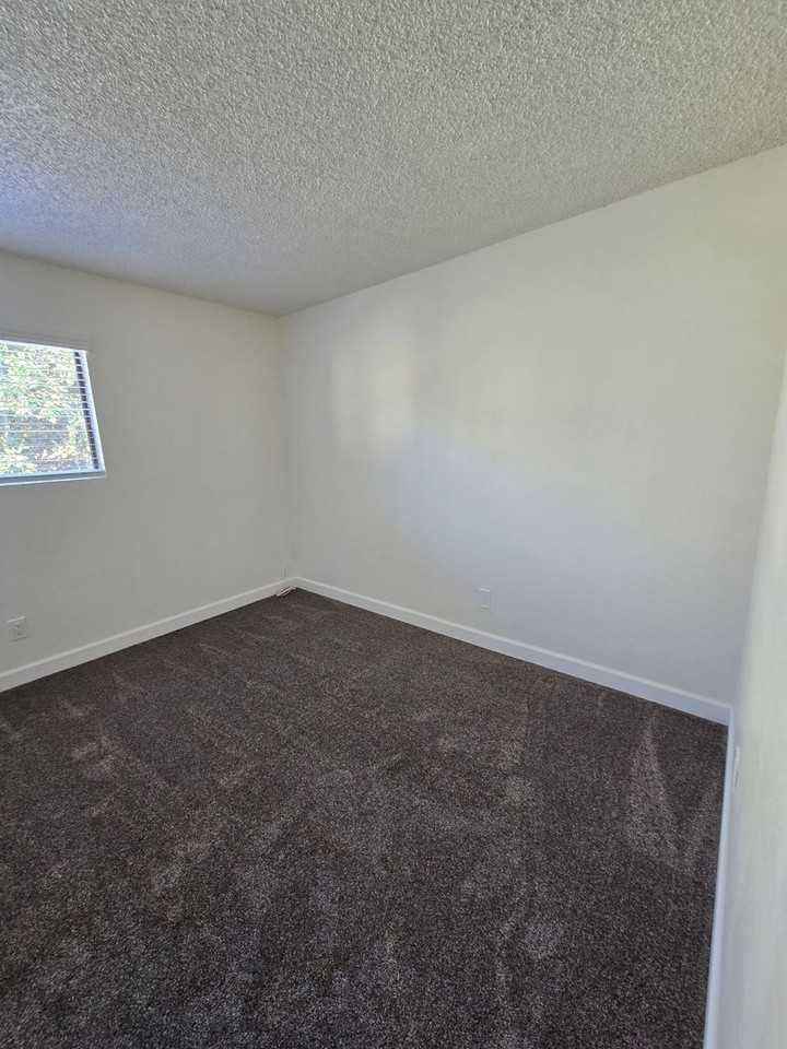 Vista La Mesa Apartments - Photo 7 of 24