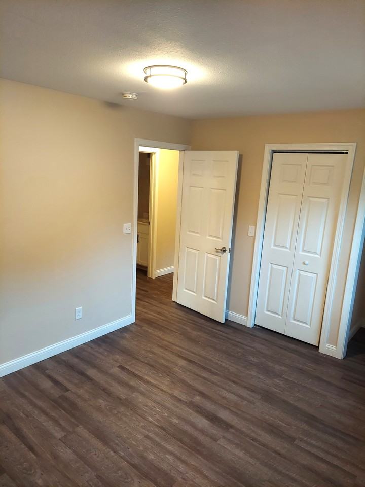 52 Westwood Dr #13 - Photo 5 of 11
