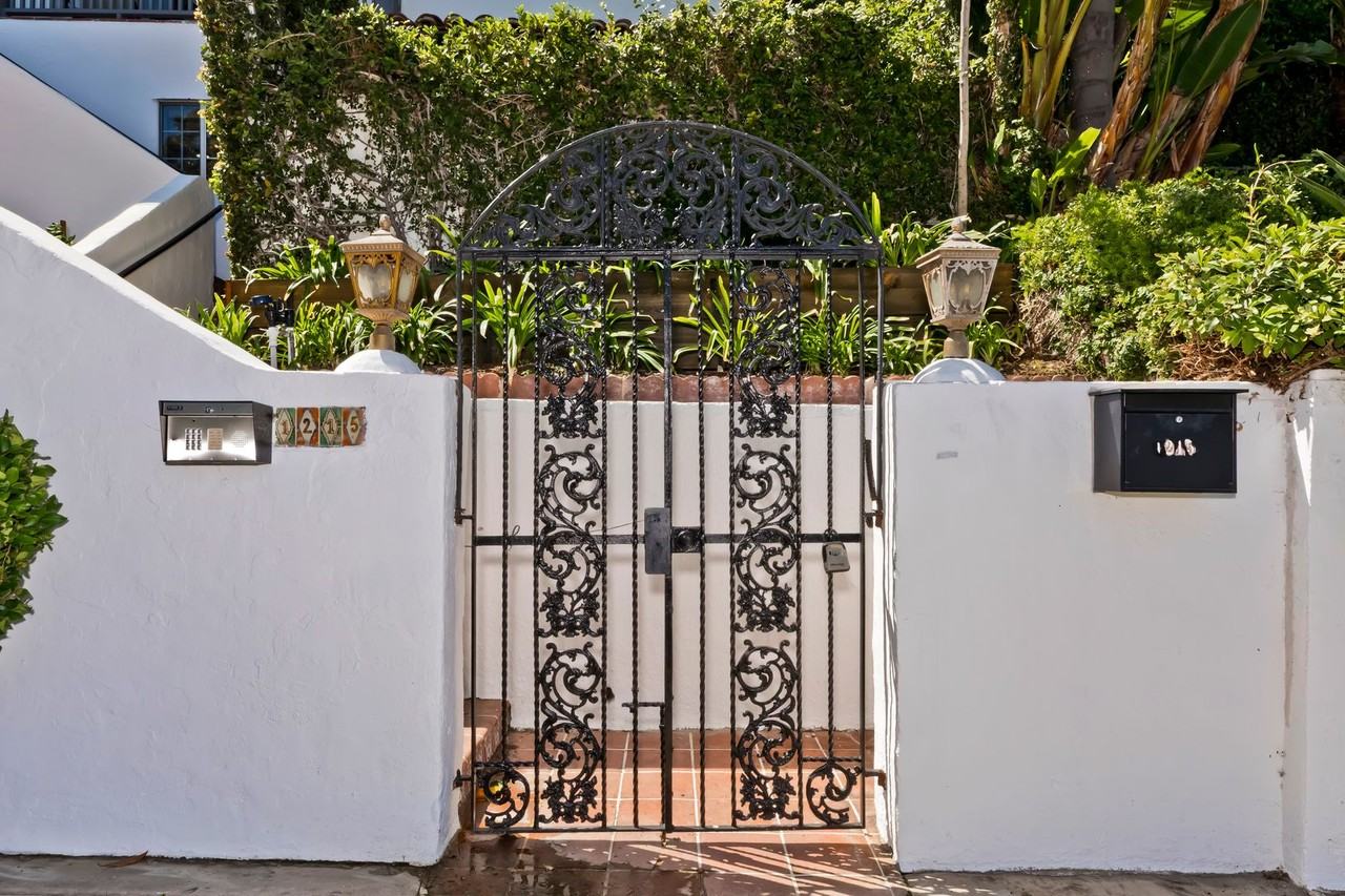 1215 Edris Dr - Photo 2 of 50