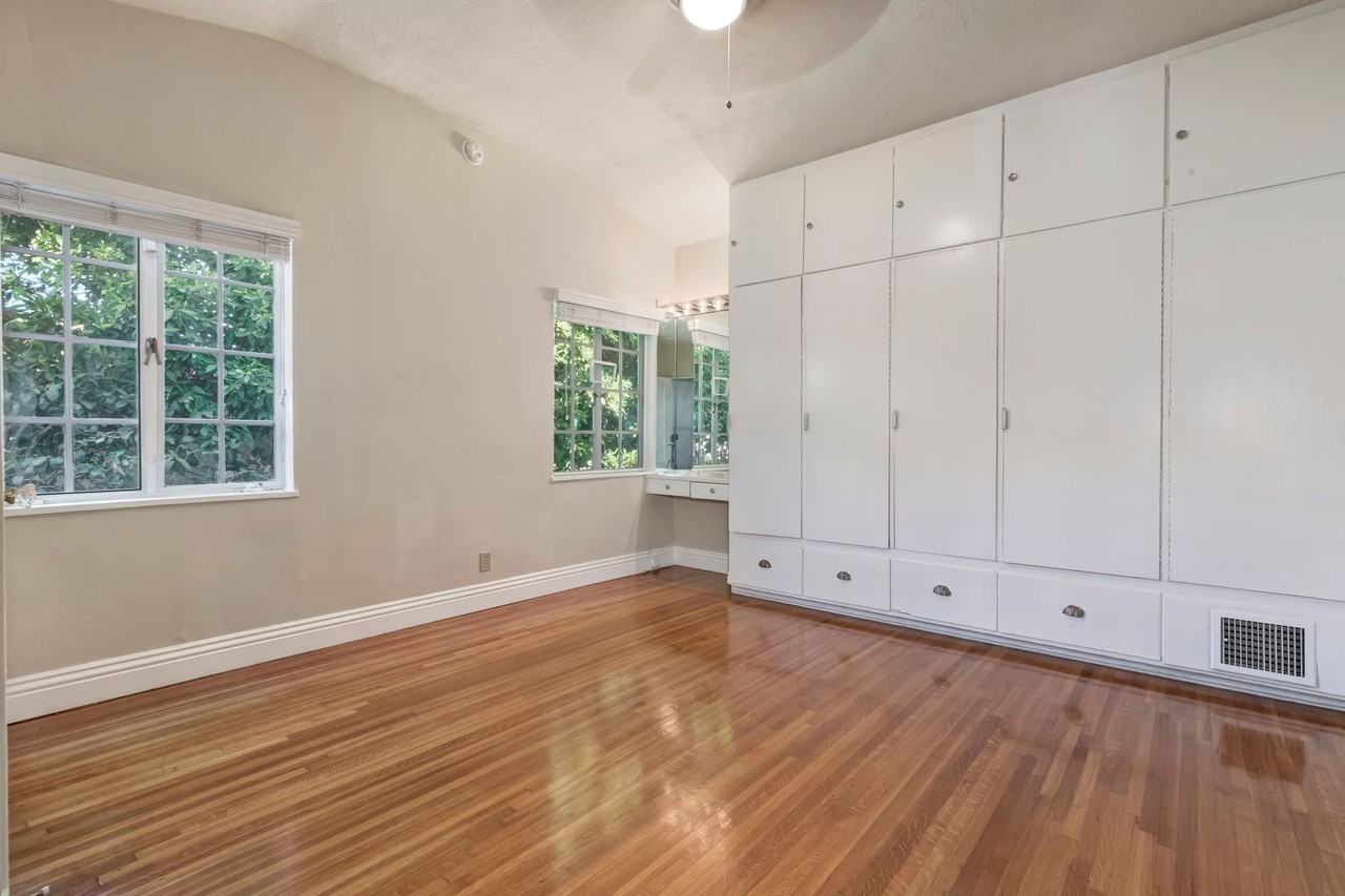 1215 Edris Dr - Photo 7 of 50