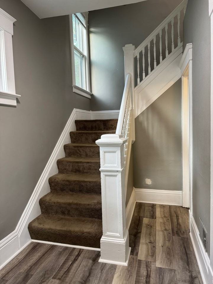 841 East University Avenue - Photo 3 of 40