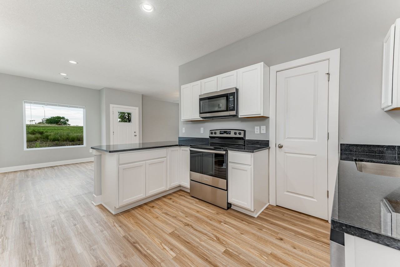 407 Southeast 14th Court #A - Photo 3 of 10