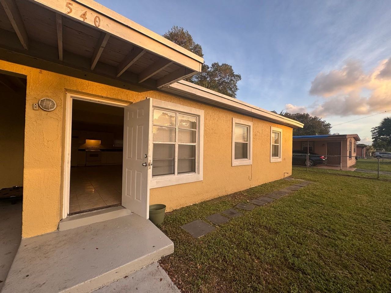 540 Nw 29th Ave - Photo 3 of 12