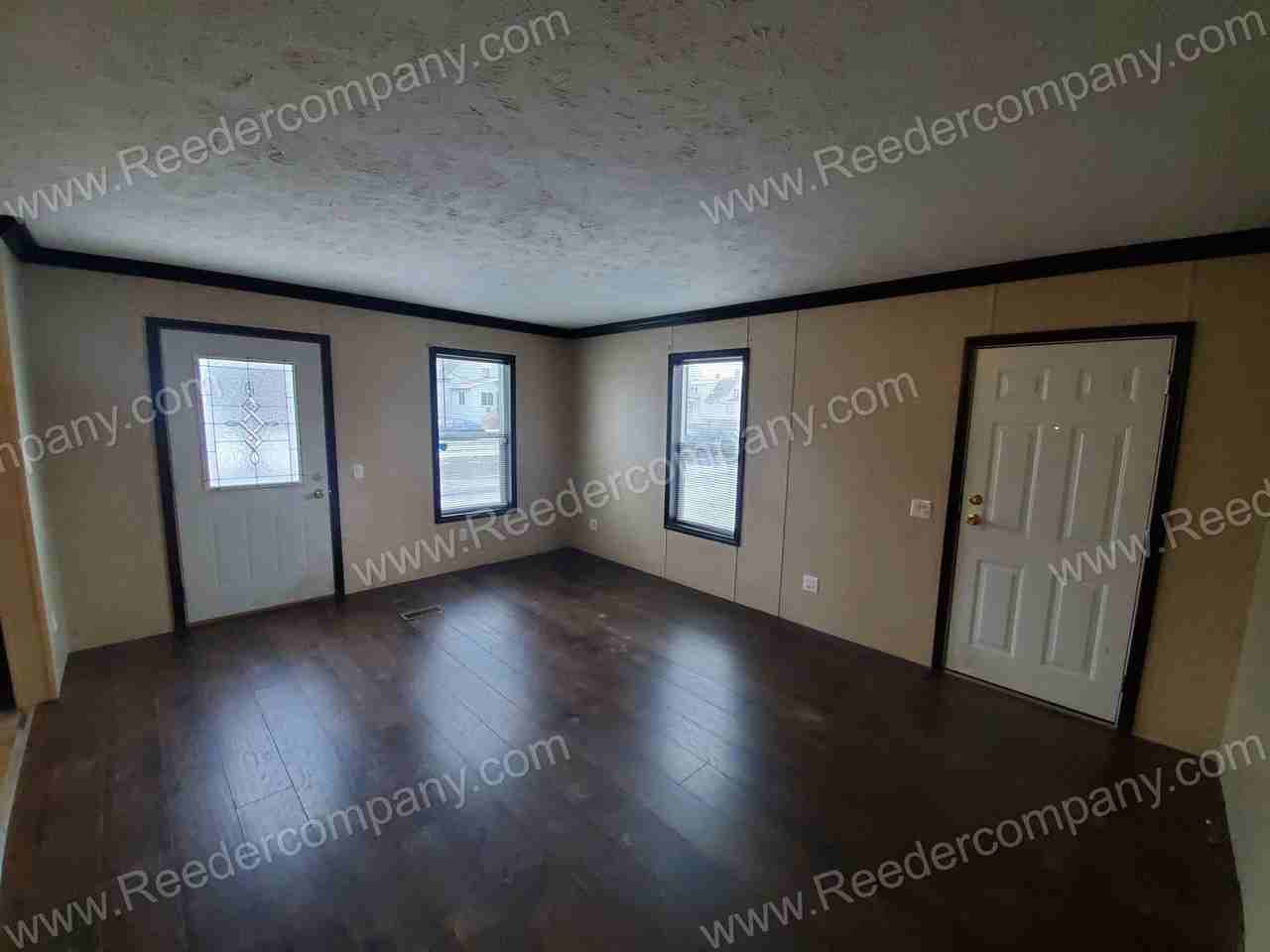 4423 Torrence Ave - Photo 3 of 16