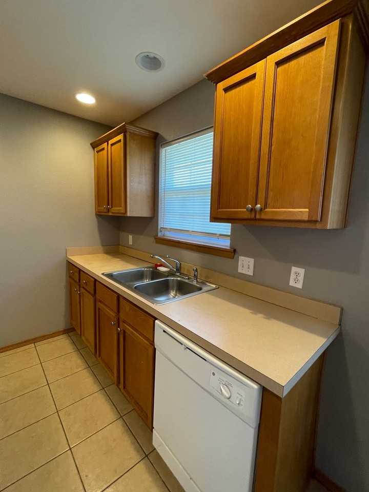 103 South Inmon Avenue - Photo 4 of 13