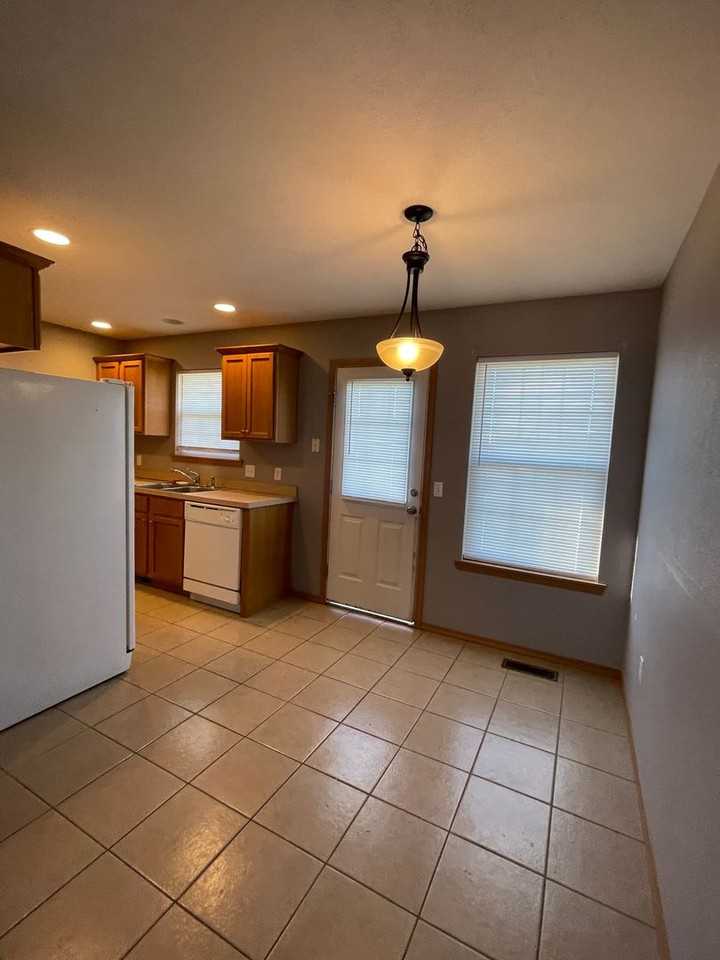 103 South Inmon Avenue - Photo 5 of 13