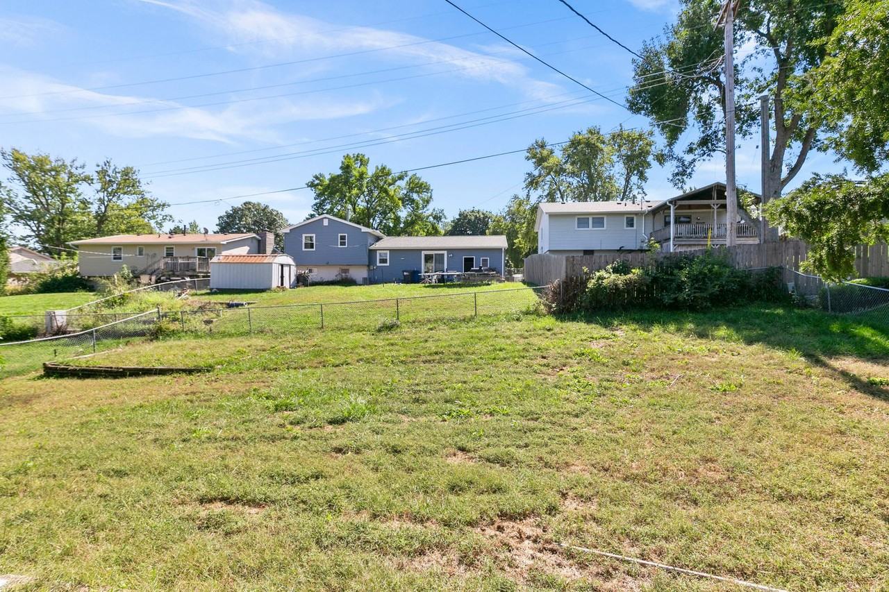 12865 Valley St - Photo 3 of 28