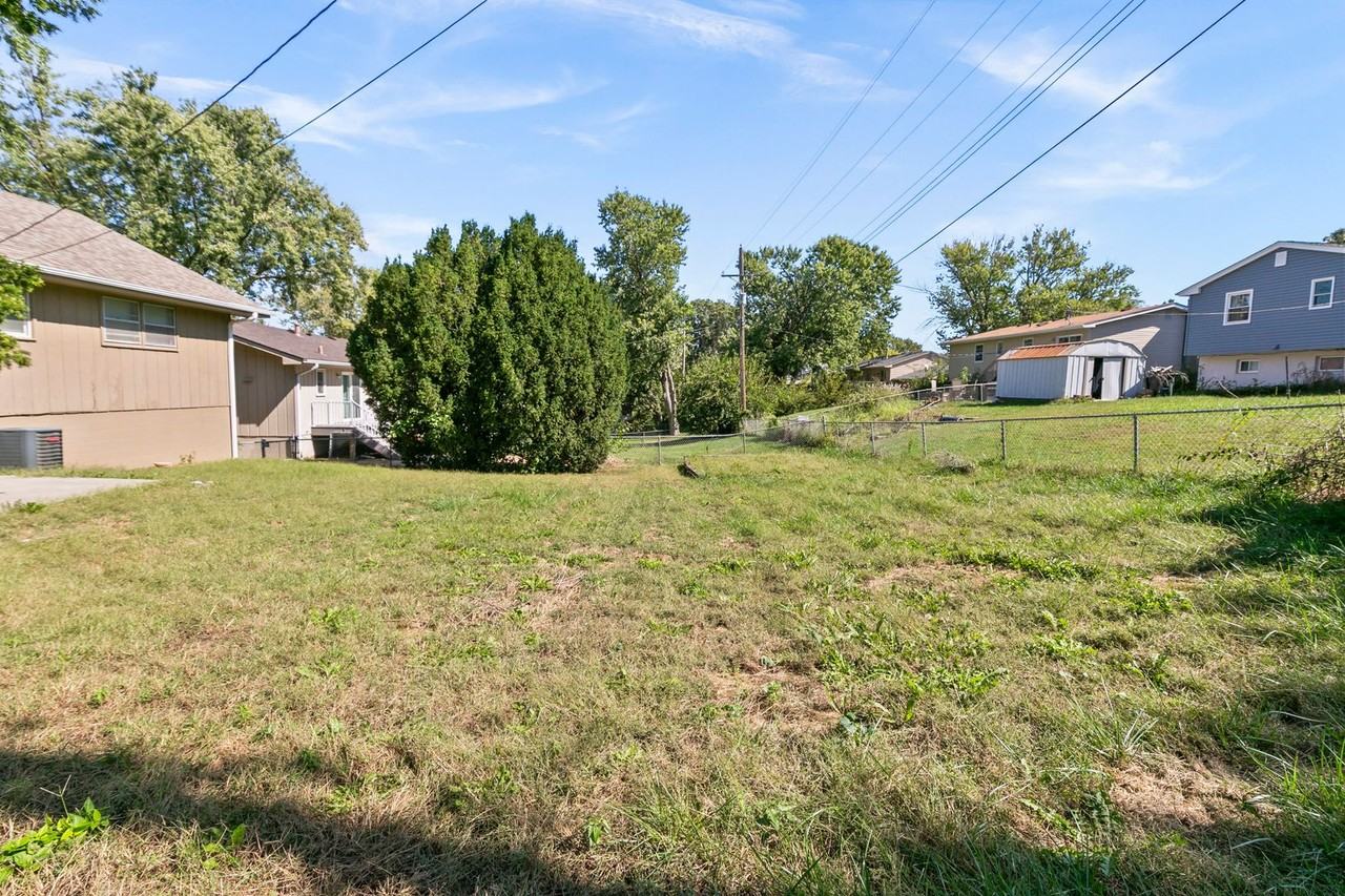 12865 Valley St - Photo 4 of 28