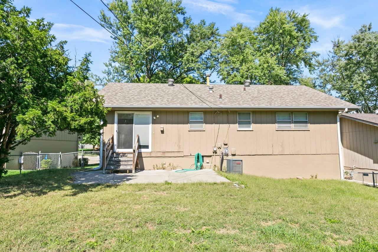 12865 Valley St - Photo 5 of 28