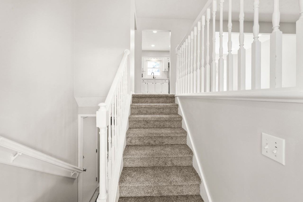 12865 Valley St - Photo 6 of 28