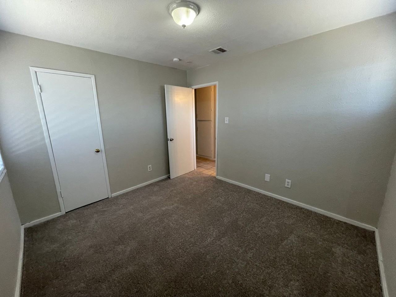 1113 Ramona Cir - Photo 5 of 17