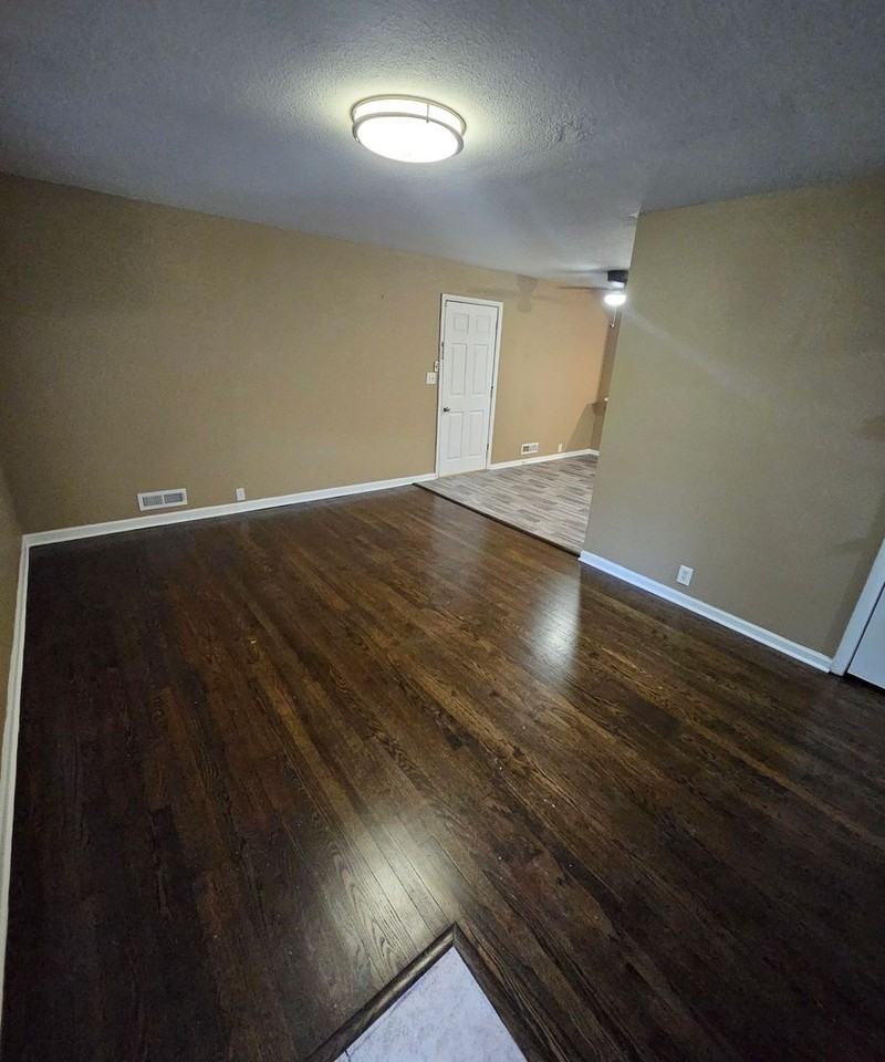 7400 E 109th St - Photo 2 of 9