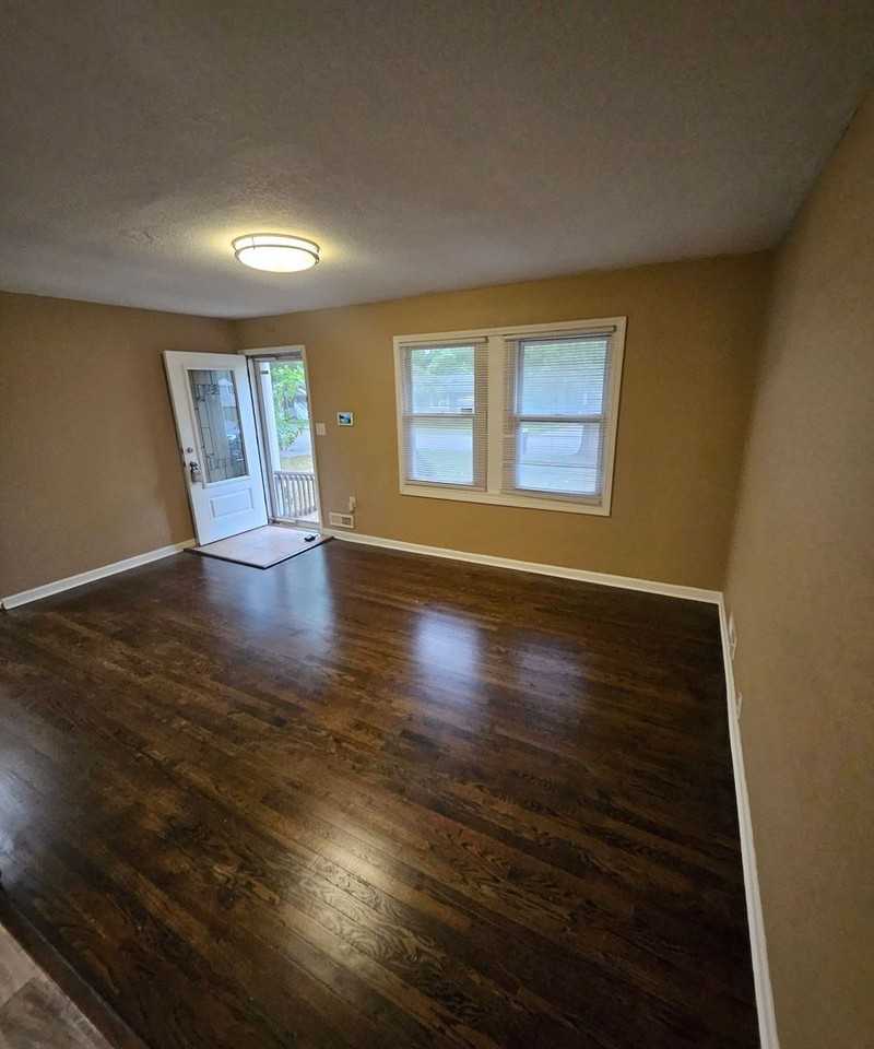 7400 E 109th St - Photo 3 of 9