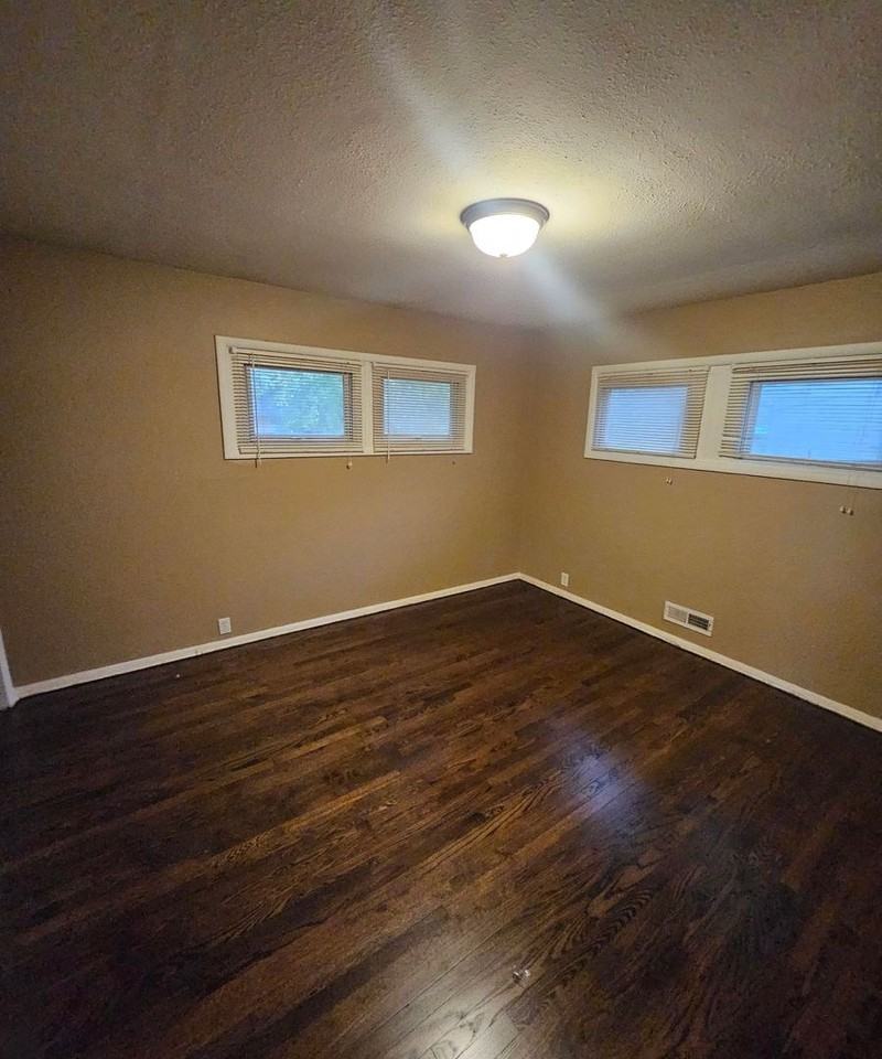 7400 E 109th St - Photo 5 of 9