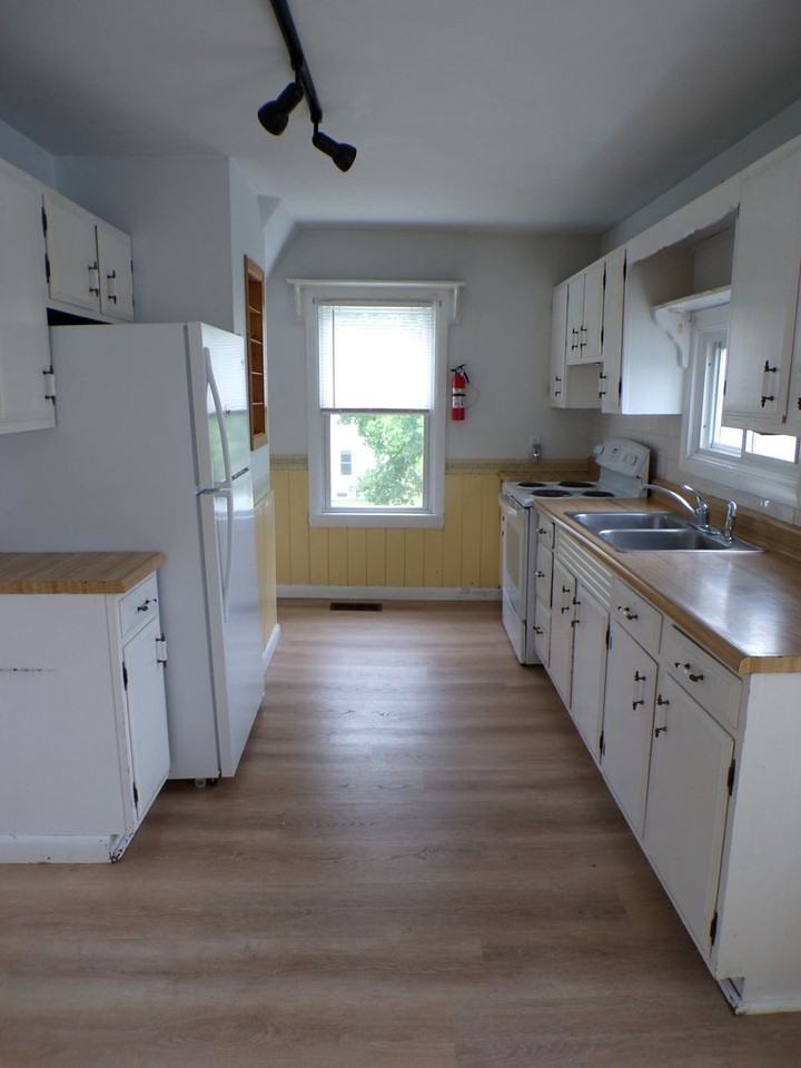 228 Main St - Photo 2 of 9