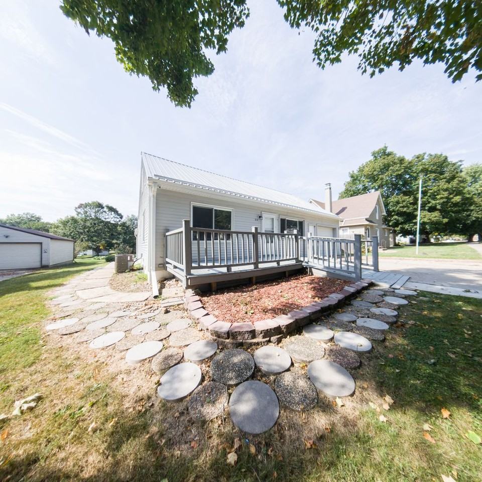 213 N Dwight St - Photo 2 of 32