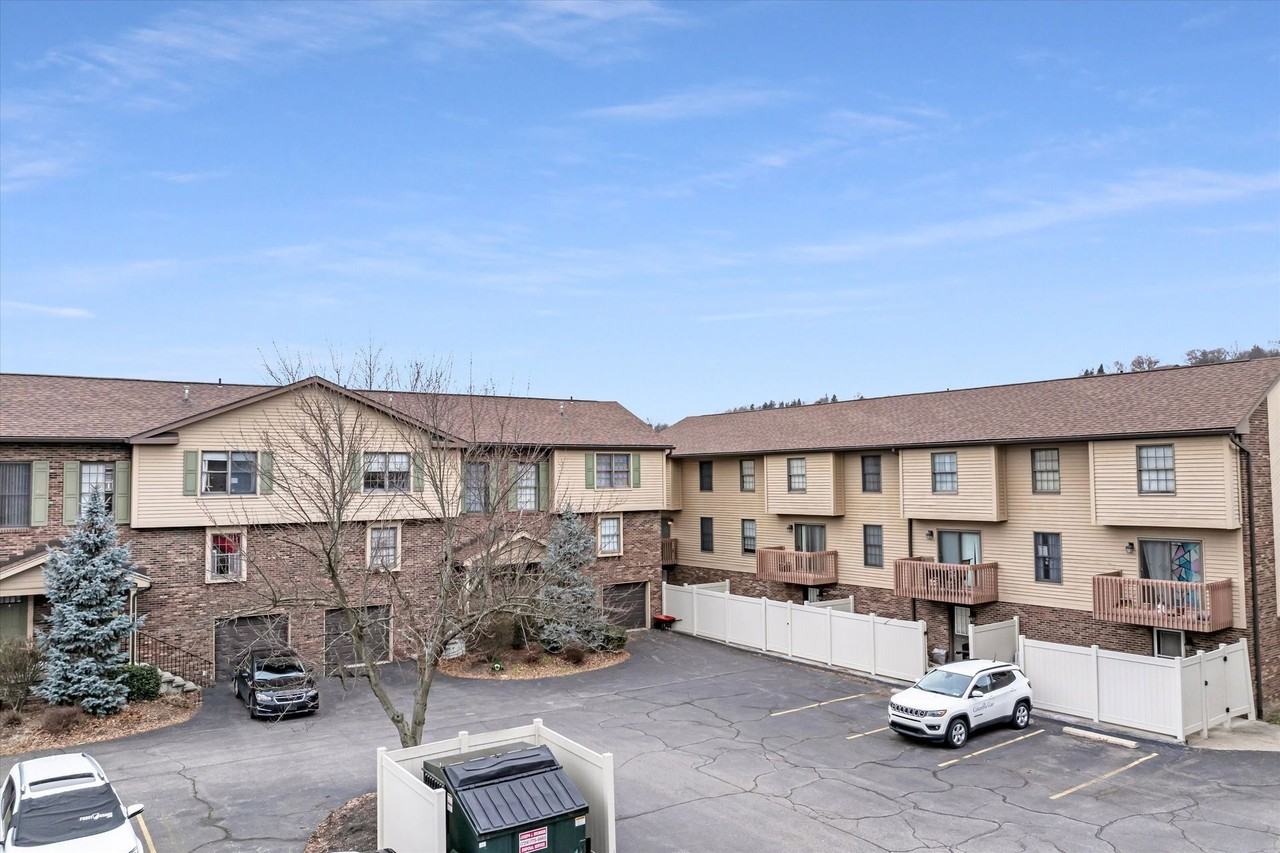 Bayberry Apartments - Photo 3 of 8