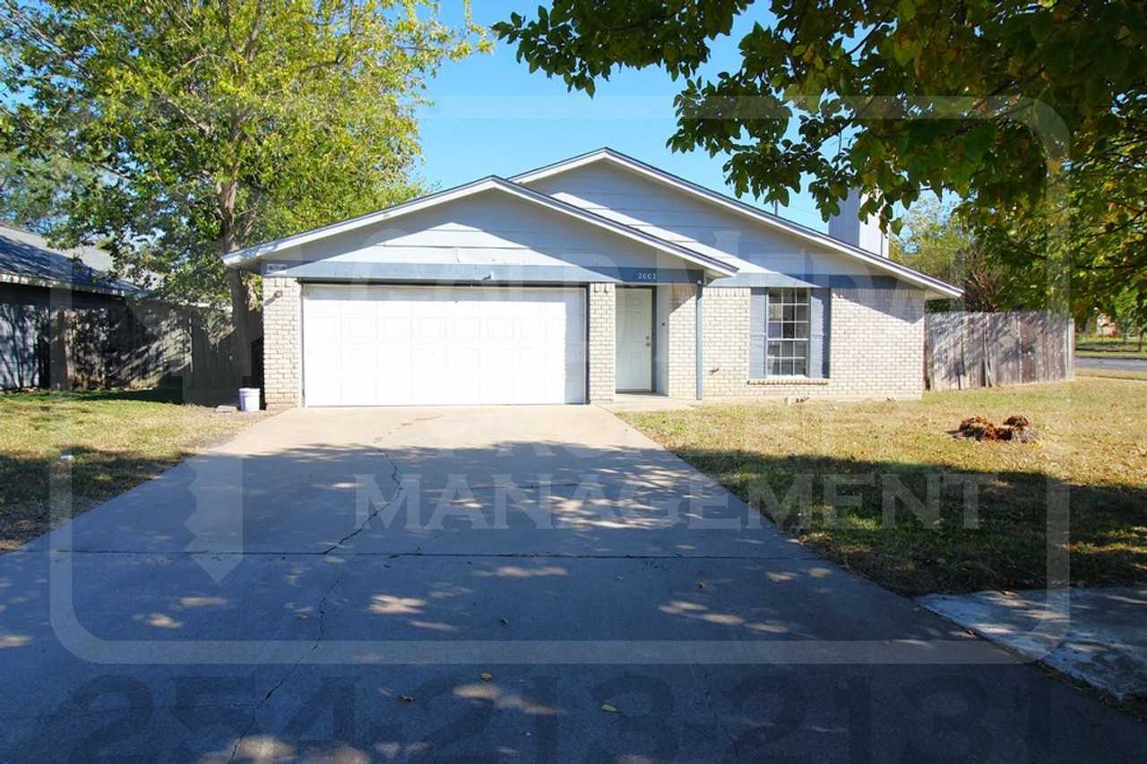 2002 Sherman Dr - Photo 2 of 25