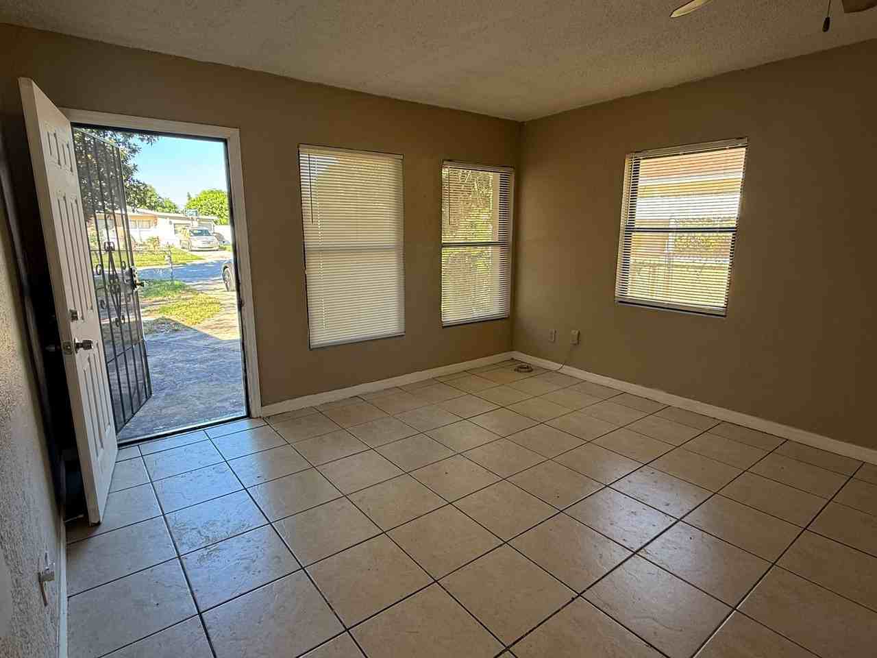 7621 Prato Ave - Photo 6 of 15