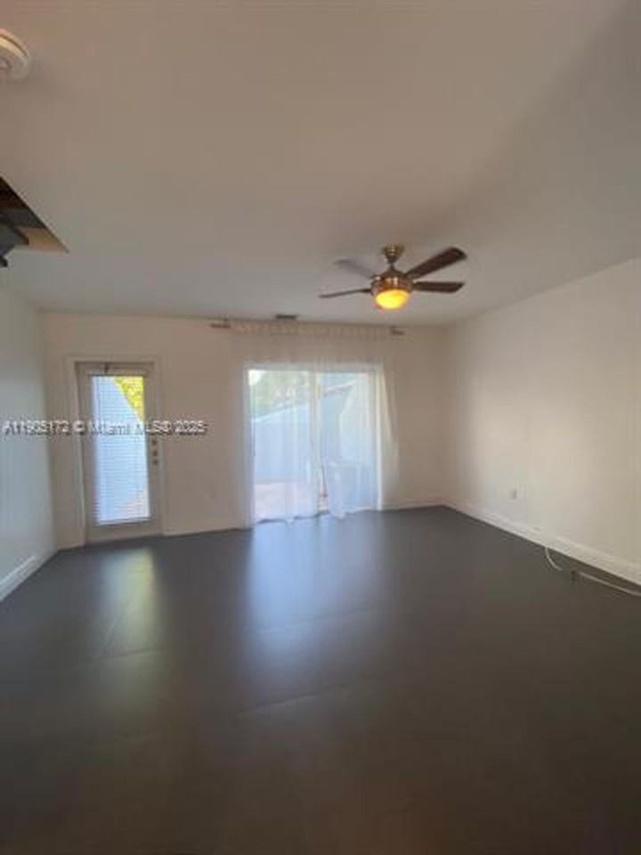798 798 Crandon Blvd TH 30-C #C - Photo 3 of 24
