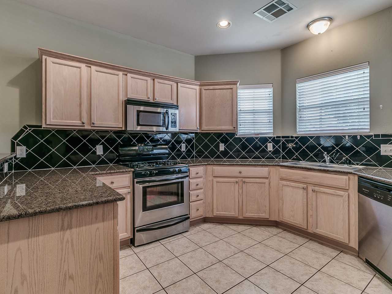 15808 San Nicolas Dr - Photo 5 of 43