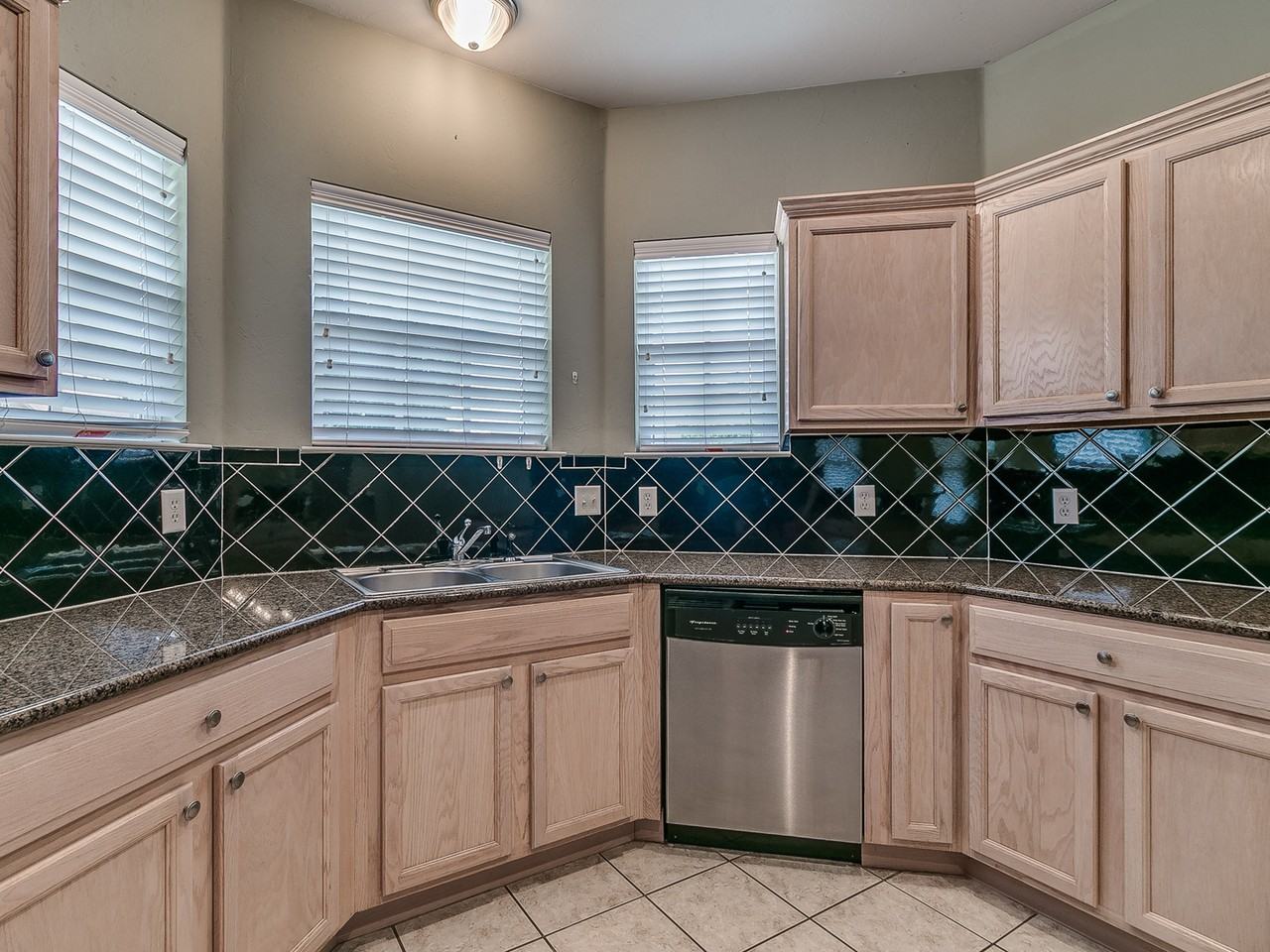 15808 San Nicolas Dr - Photo 6 of 43