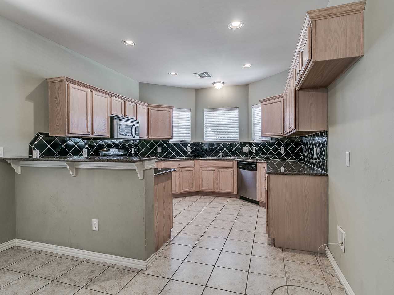 15808 San Nicolas Dr - Photo 7 of 43