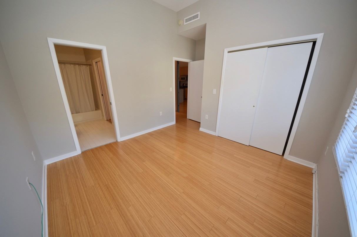 2263 Young Avenue - Photo 6 of 10